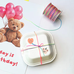 구디백 포장끈 네온 레인보우 1롤 답례품 도시락 생일 선물 포장 택끈 트... 실사용 후기 | 효과 있을까? - 상품 이미지 1