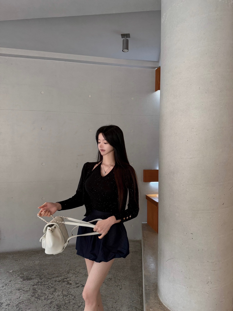 [수입] 시퀸 스팽글 홀터 백리스 브이넥 나시 금장 가디건 세트 (3color) 상세 이미지 14