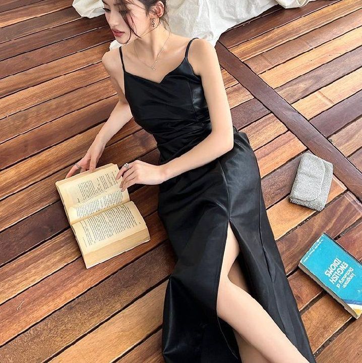 봄 여름 스트릿 레더 PU 뷔스티에 끈나시 비대칭 셔링 옆트임 슬림핏 롱 원피스 블랙 - 상품 이미지