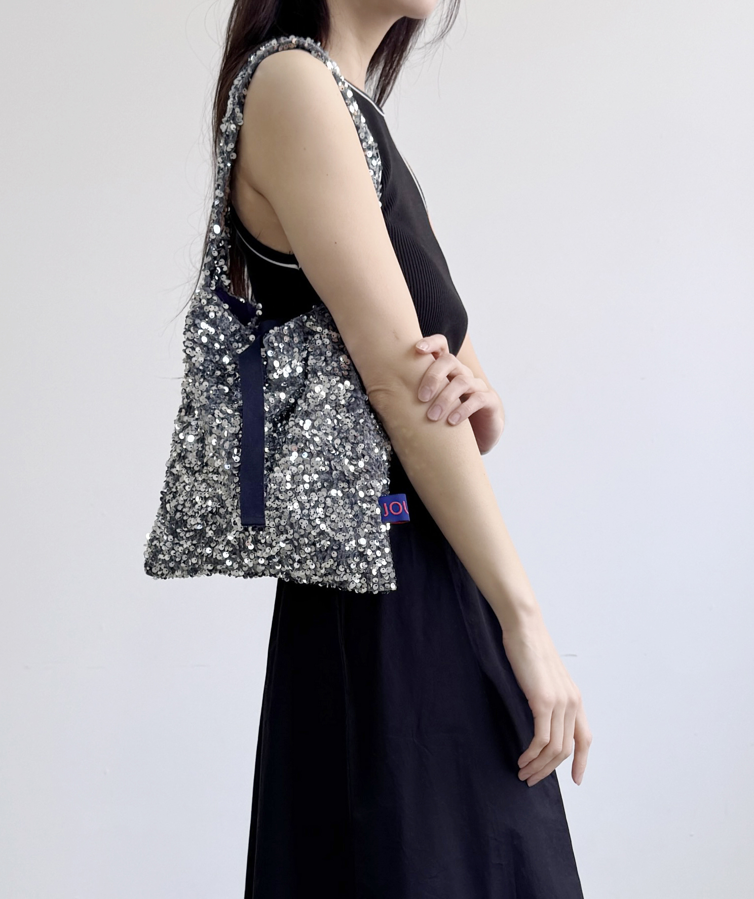 JOUER. 쥬에 젠느 스팽글 패딩 미니에코백. 실버