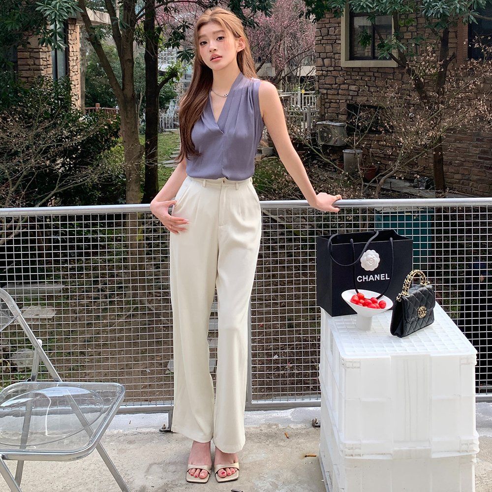 봄 여름 데일리 오피스룩 브이넥 핀턱 플리츠 민소매 나시 루즈핏 블라우스 퍼플 - 상세 이미지 4