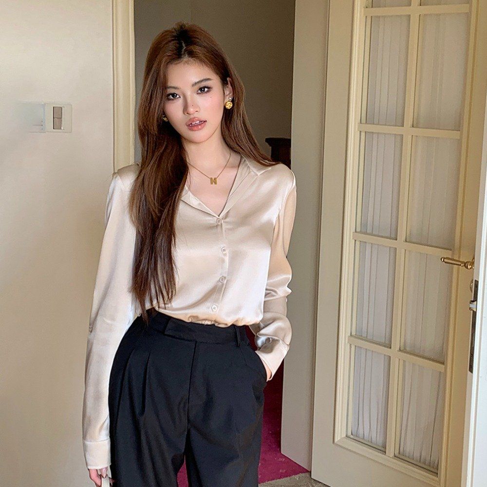 봄 가을 오피스룩 브이넥 루즈핏 새틴 셔링 긴팔 블라우스 아이보리 - 상세 이미지 2