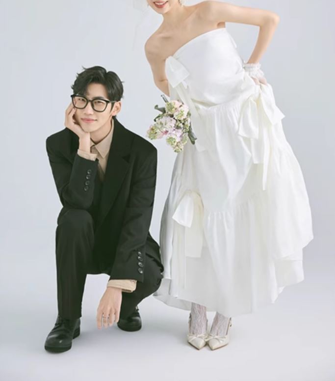 내추럴 튜브탑 리본 웨딩드레스 화이트 웨딩촬영 스몰웨딩 드레스 이미지 6