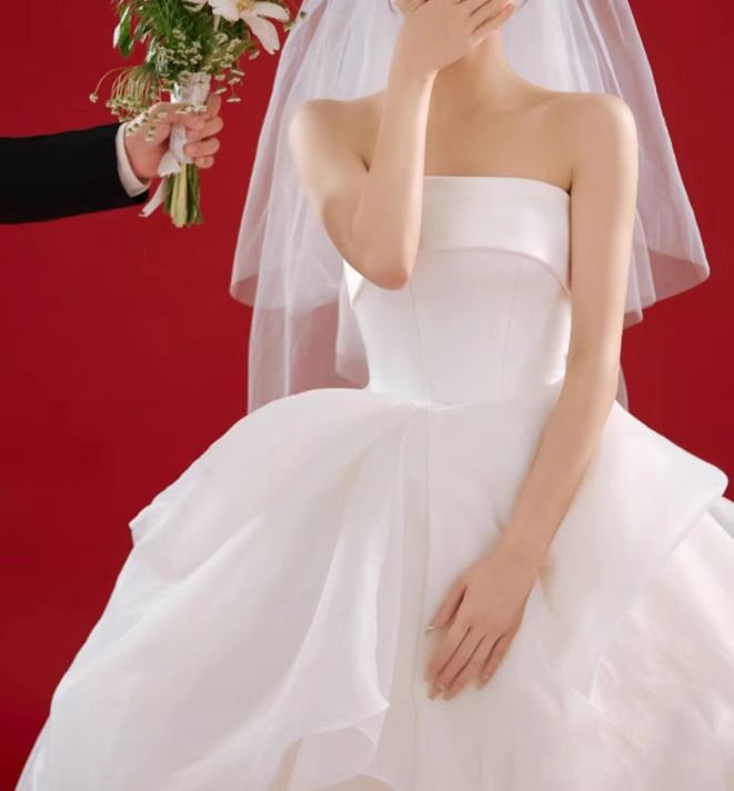 럭셔리 튤 튜브탑 웨딩드레스 볼륨감 있는 로맨틱 신부 드레스 - 상세 이미지 2
