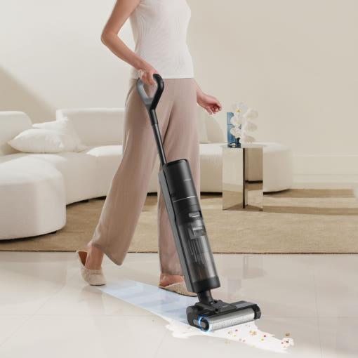 드리미 H12S 건습식 물걸레 청소기 사용 모습