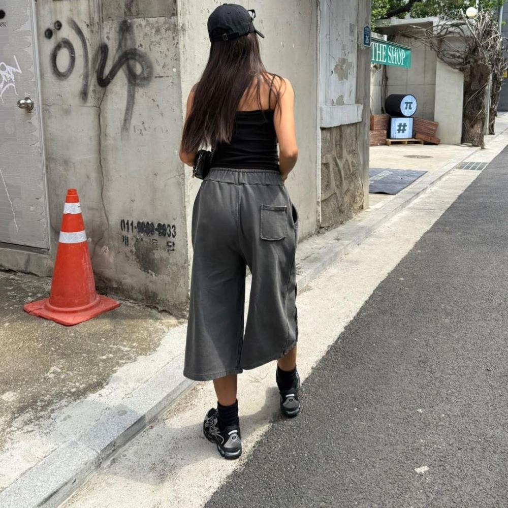 옷자락 여자 힙한 피그먼트 칠부 팔부 와이드 버뮤다 반바지 - 상세 이미지 2