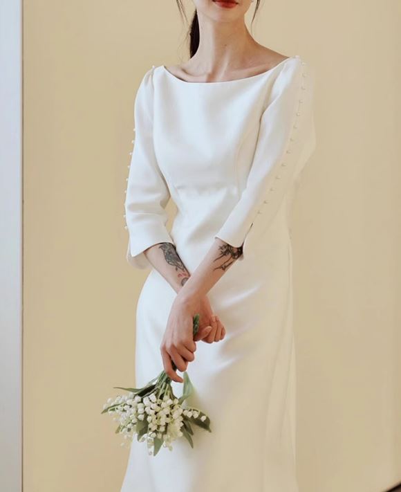 보트넥 새틴 긴팔 머메이드 웨딩드레스 미니멀 셀프웨딩 본식드레스 이미지 6