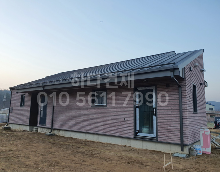 모노타일 롱와이드 500x50x18T 레드 / 하다건재 시공사례