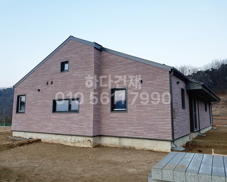 모노타일 롱와이드 500x50x18T 레드 / 하다건재 시공사례