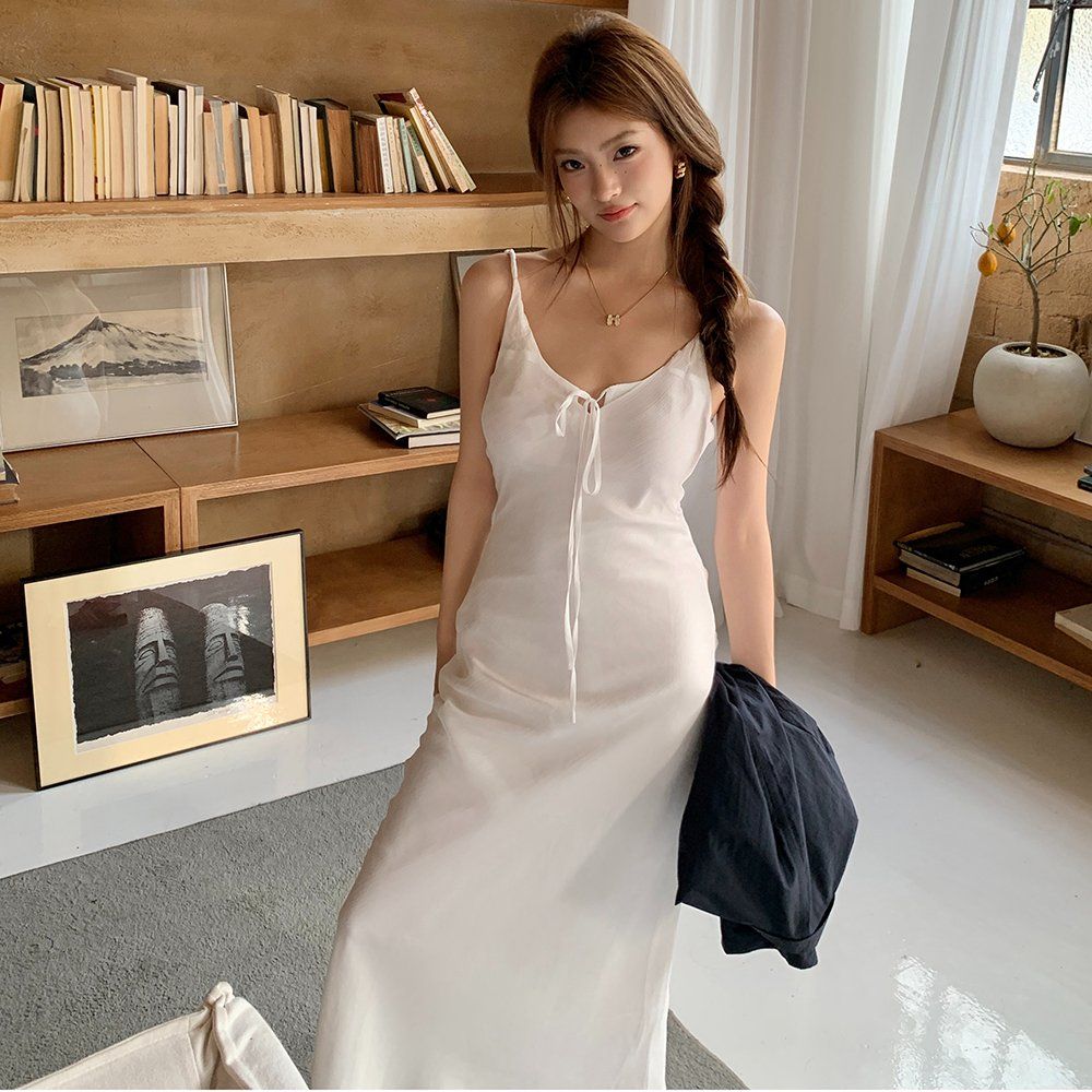 봄 여름 여리여리 끈나시 브이넥 셔링 슬림핏 하이웨스트 롱 맥시 원피스 화이트 - 상품 이미지