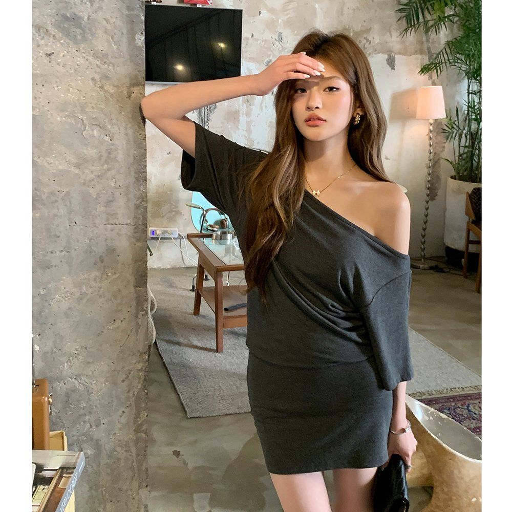 봄 여름 언발란스 오프숄더 반팔 셔링 슬림핏 모달 미니 원피스 차콜 - 상품 이미지
