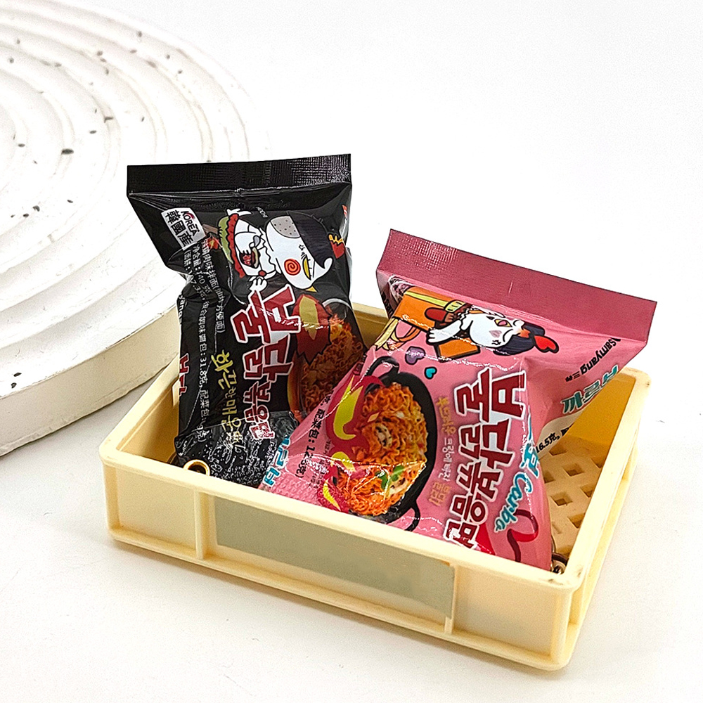 [신제품출시]귀여운 라면 과자 키링 농심 초코파이 불닭볶음면 불닭 열쇠고리 한국 간식 미국 일본 중국 베트남 선물 기념품 쓸데없는 쓸모없는