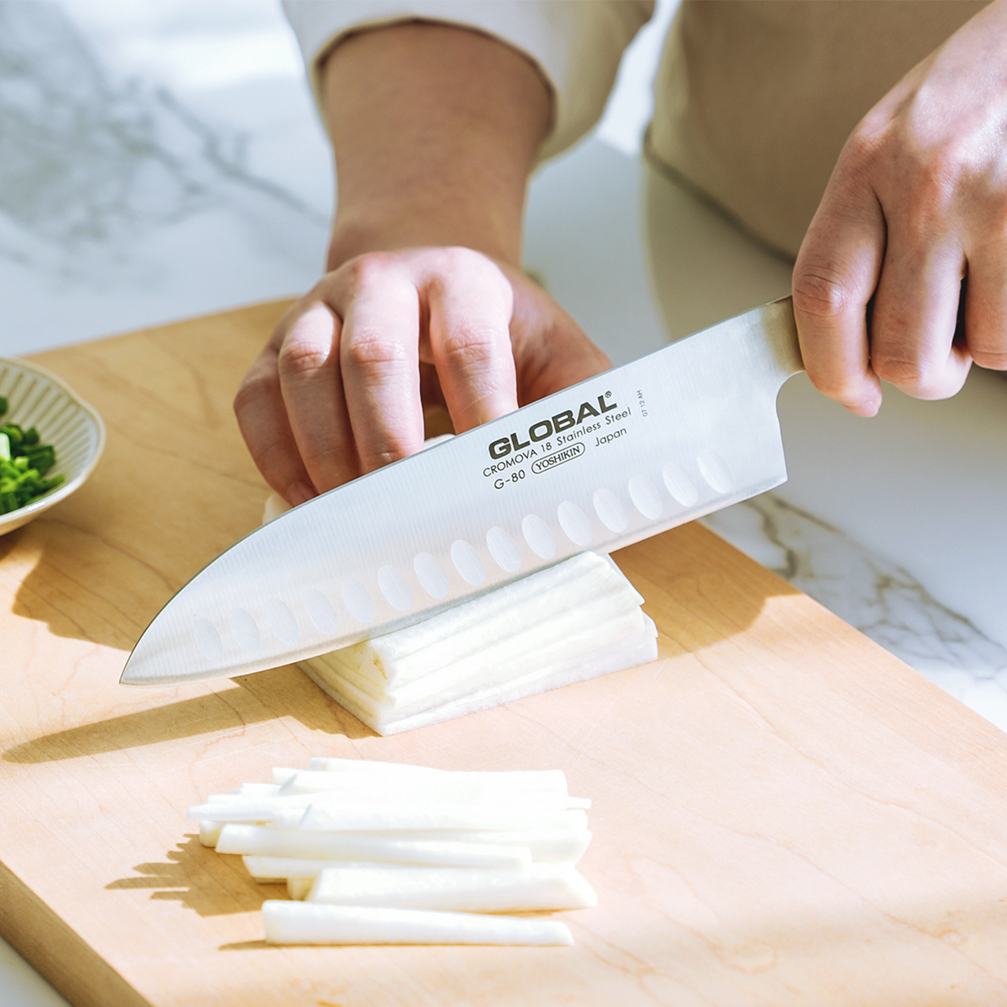 [3.27 예약출고] 글로벌나이프 G-80 산도쿠나이프 딤플 18cm 주방칼 제품 이미지