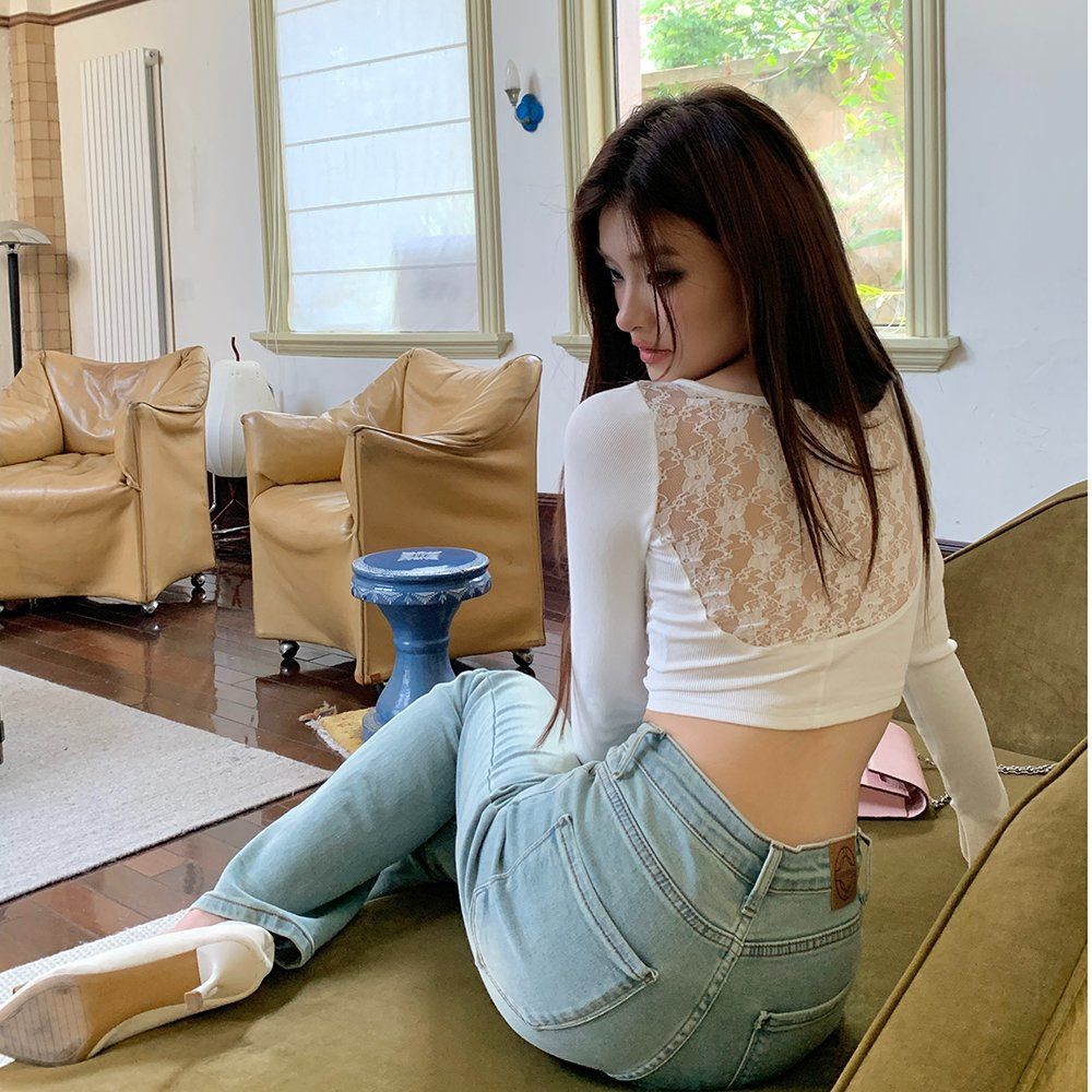 봄 가을 여성 슬림핏 골지 긴팔티 스쿱넥 뒷면 브이넥 레이스 세미크롭 티셔츠 블랙 화이트 - 상세 이미지 2