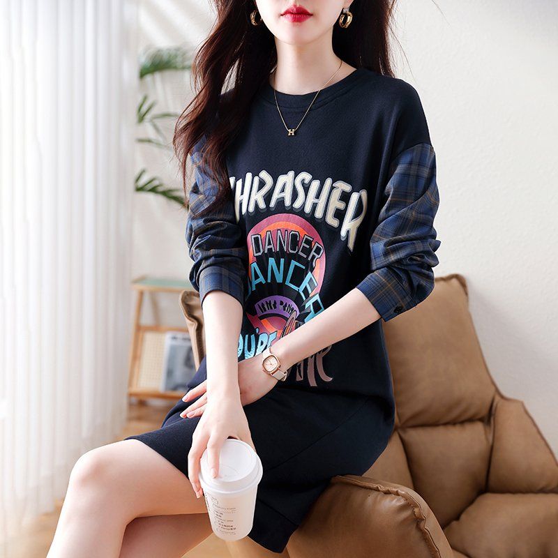 봄 가을 여성 캐주얼 루즈핏 라운드넥 레터링 프린트 체크소매 배색 빅사이즈 롱 원피스 네이비 - 상세 이미지 2