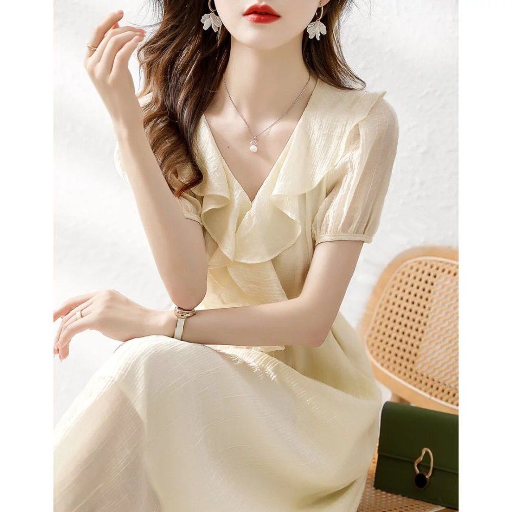 봄 여름 여성 브이넥 프릴 퍼프소매 허리밴딩 쉬폰 플레어 롱 원피스 그린 아이보리 - 상세 이미지 4