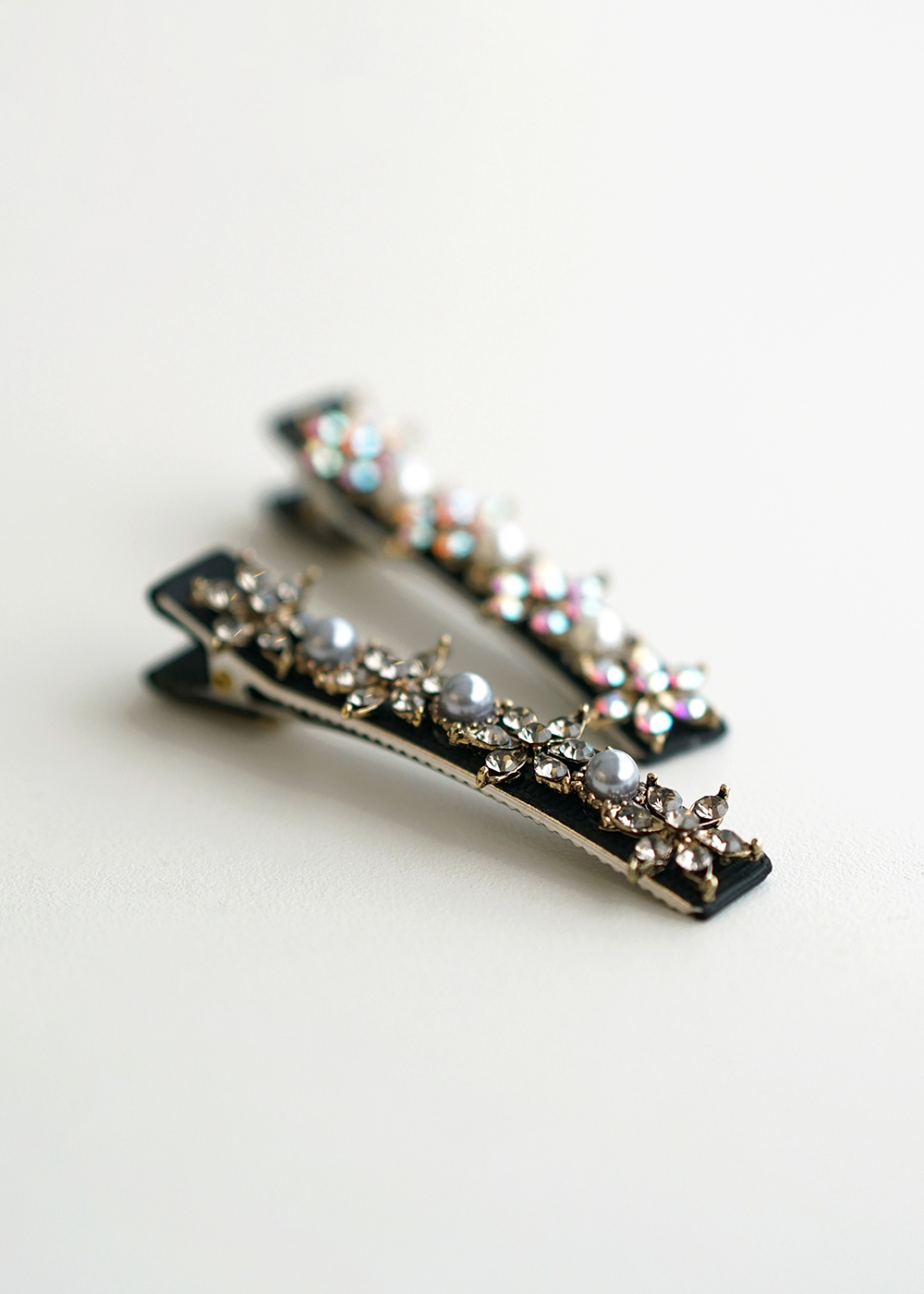 루드 글리터링 플라워 크리스탈 헤어 집게핀 L25SSAC37