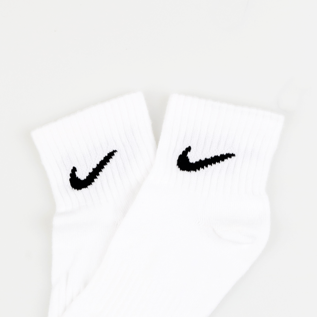 나이키 스우시 LW 중목 양말 3팩 SX7677-100