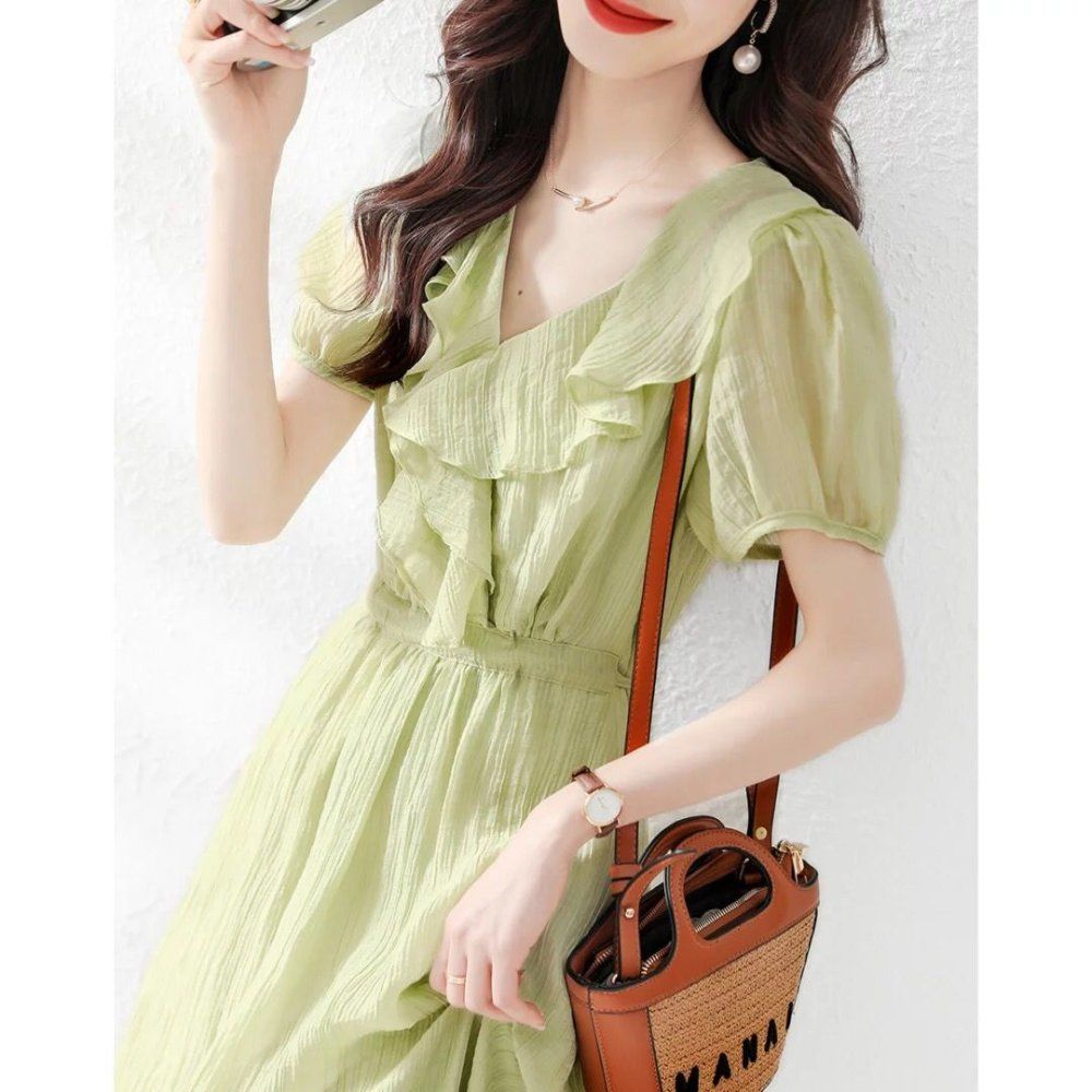 봄 여름 여성 브이넥 프릴 퍼프소매 허리밴딩 쉬폰 플레어 롱 원피스 그린 아이보리 - 상세 이미지 5