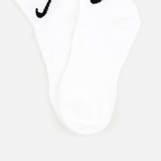 나이키 스우시 LW 중목 양말 3팩 SX7677-100