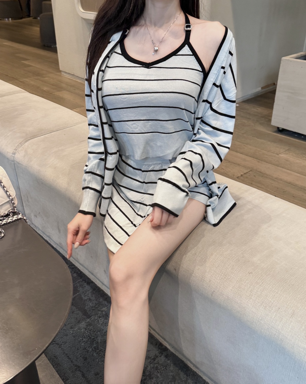 [수입/3set] 제니 블루 스트라이프 큐빅 소프트 브이넥 니트 가디건+랩 치마바지+홀터넥 나시  쓰리피스 세트 상세 이미지 13