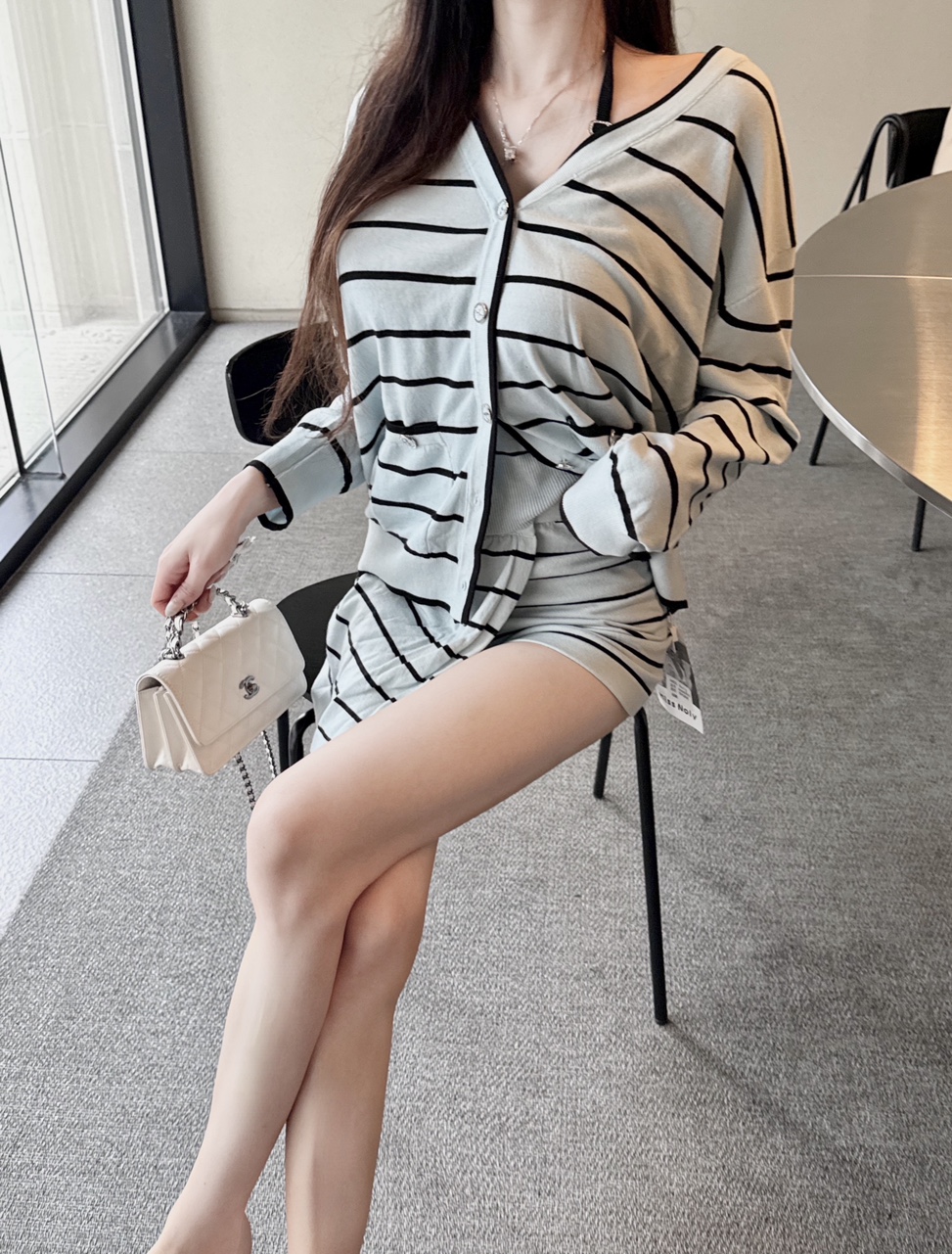 [수입/3set] 제니 블루 스트라이프 큐빅 소프트 브이넥 니트 가디건+랩 치마바지+홀터넥 나시  쓰리피스 세트 상세 이미지 7