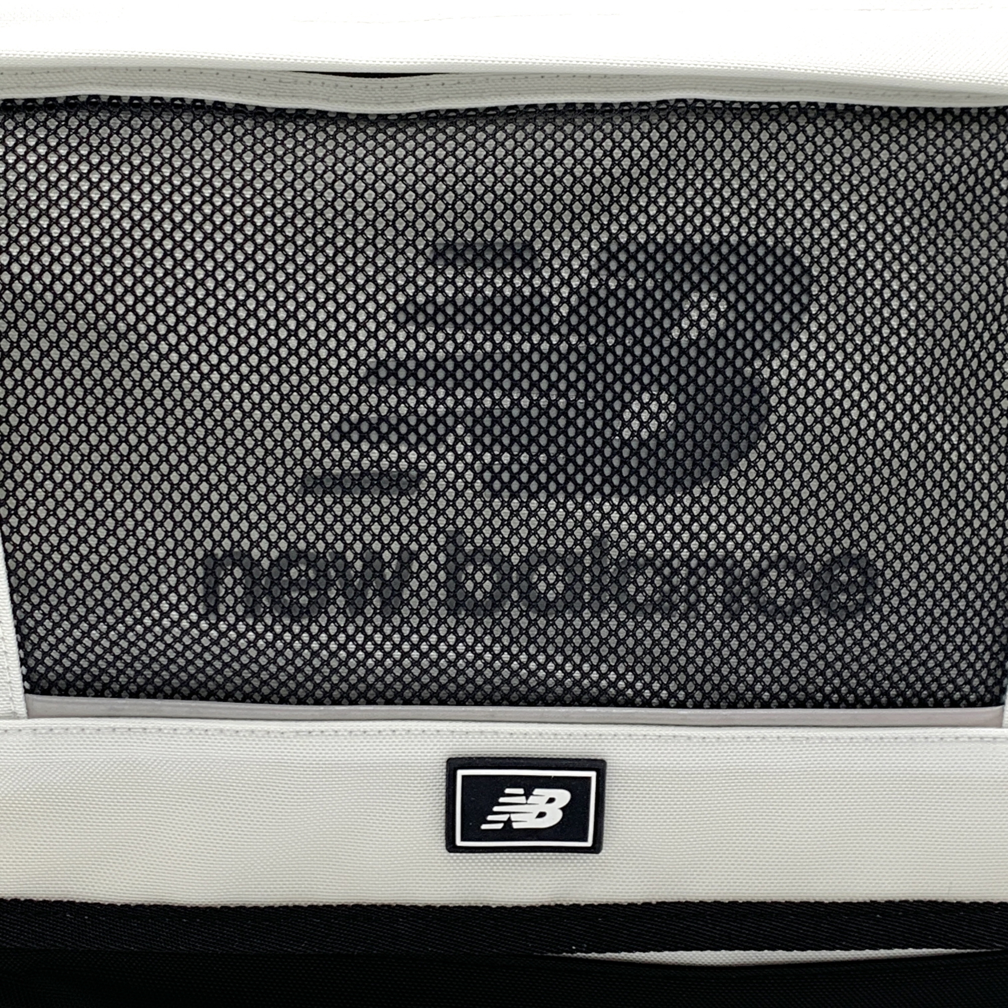 뉴발란스 키즈 에센셜 메신저백 화이트블랙