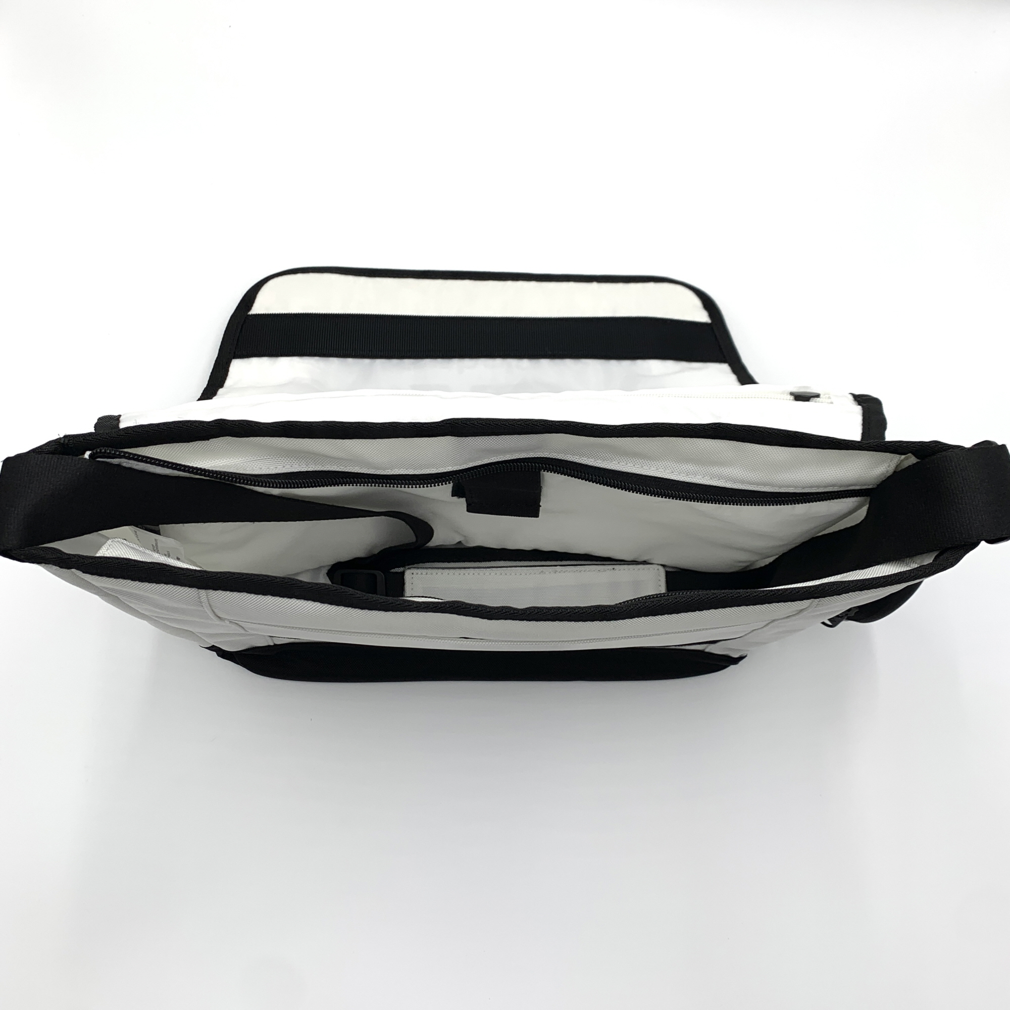 뉴발란스 키즈 에센셜 메신저백 화이트블랙