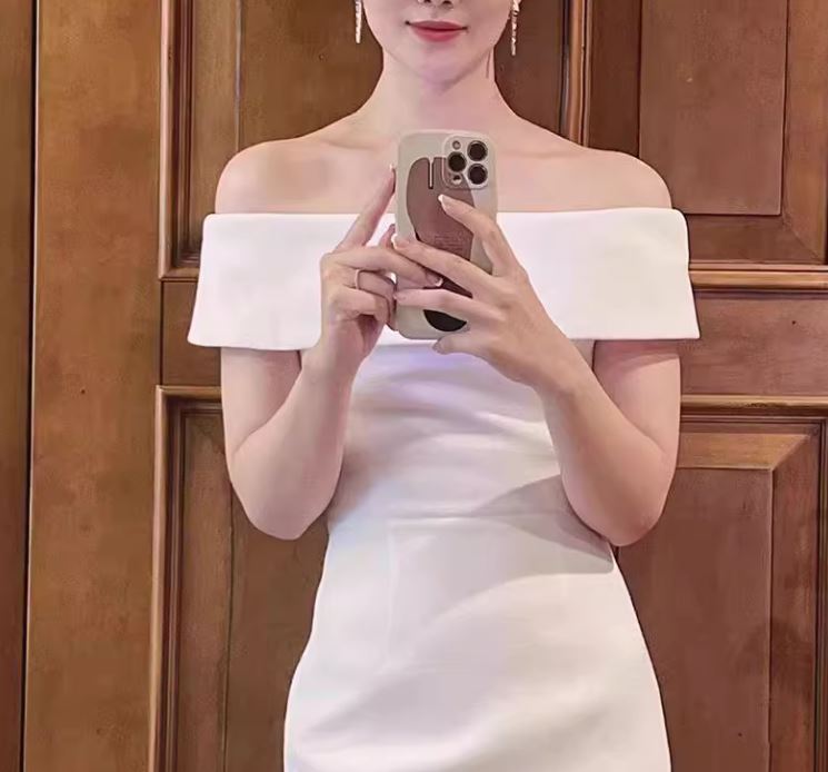 고급스러운 새틴 화이트 오프숄더 웨딩드레스 심플 셀프웨딩 본식 촬영 드레스 - 상세 이미지 2