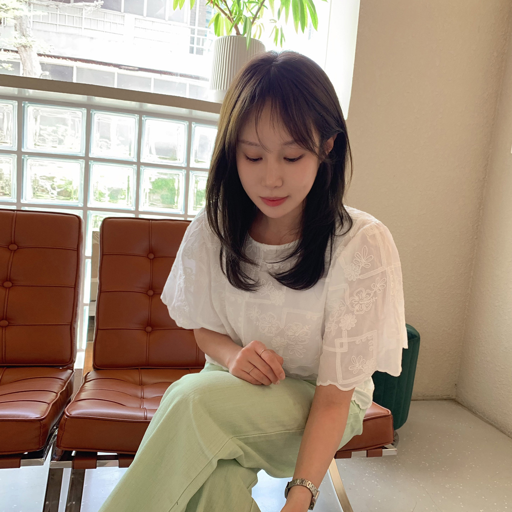 보하나 자수 블라우스 - 상세 이미지 4