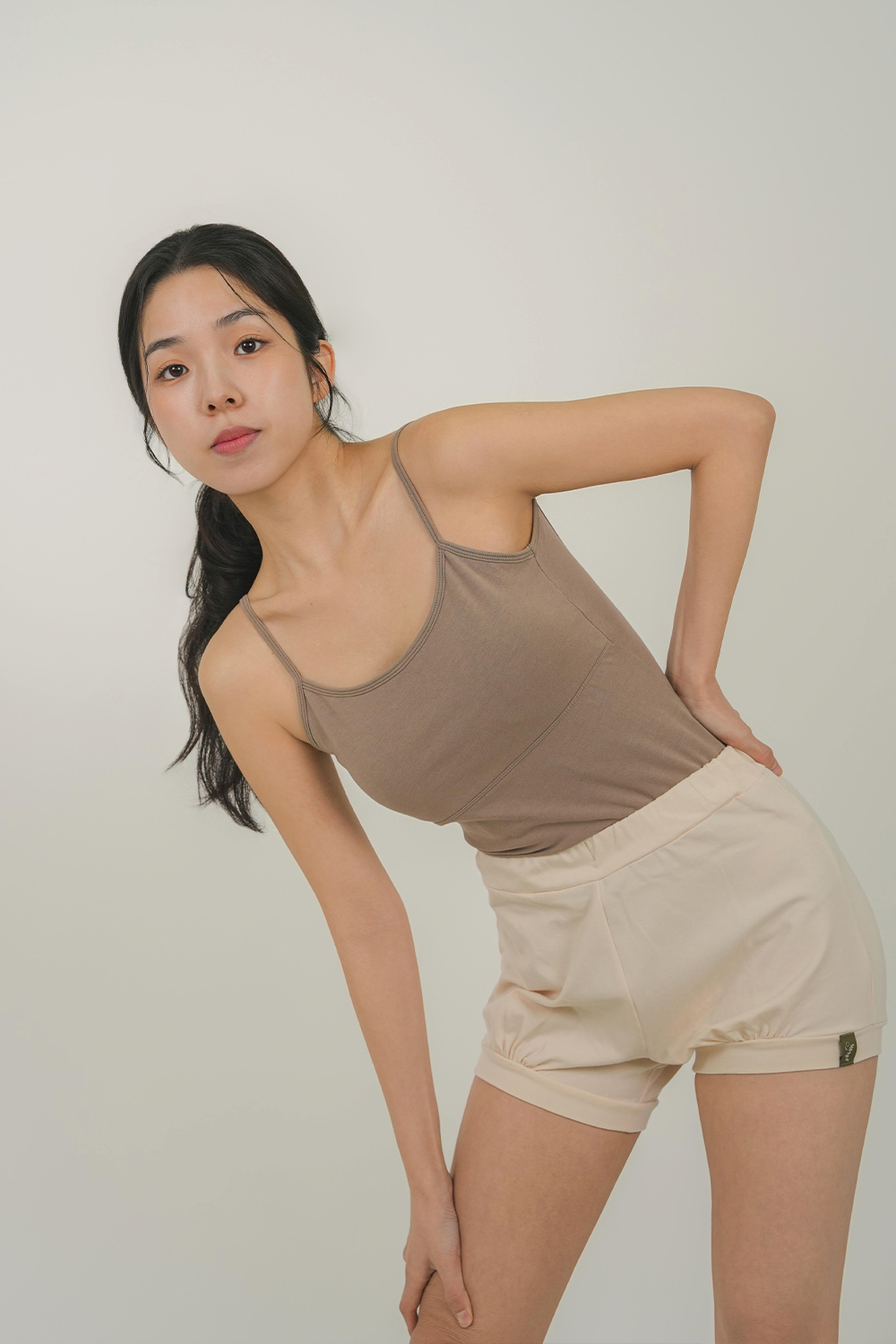 [에스라티] 람 요가 바지 여성 숏 셔링 여름 팬츠 요가복 필라테스 폴웨어 반바지 하의 - 상품 이미지