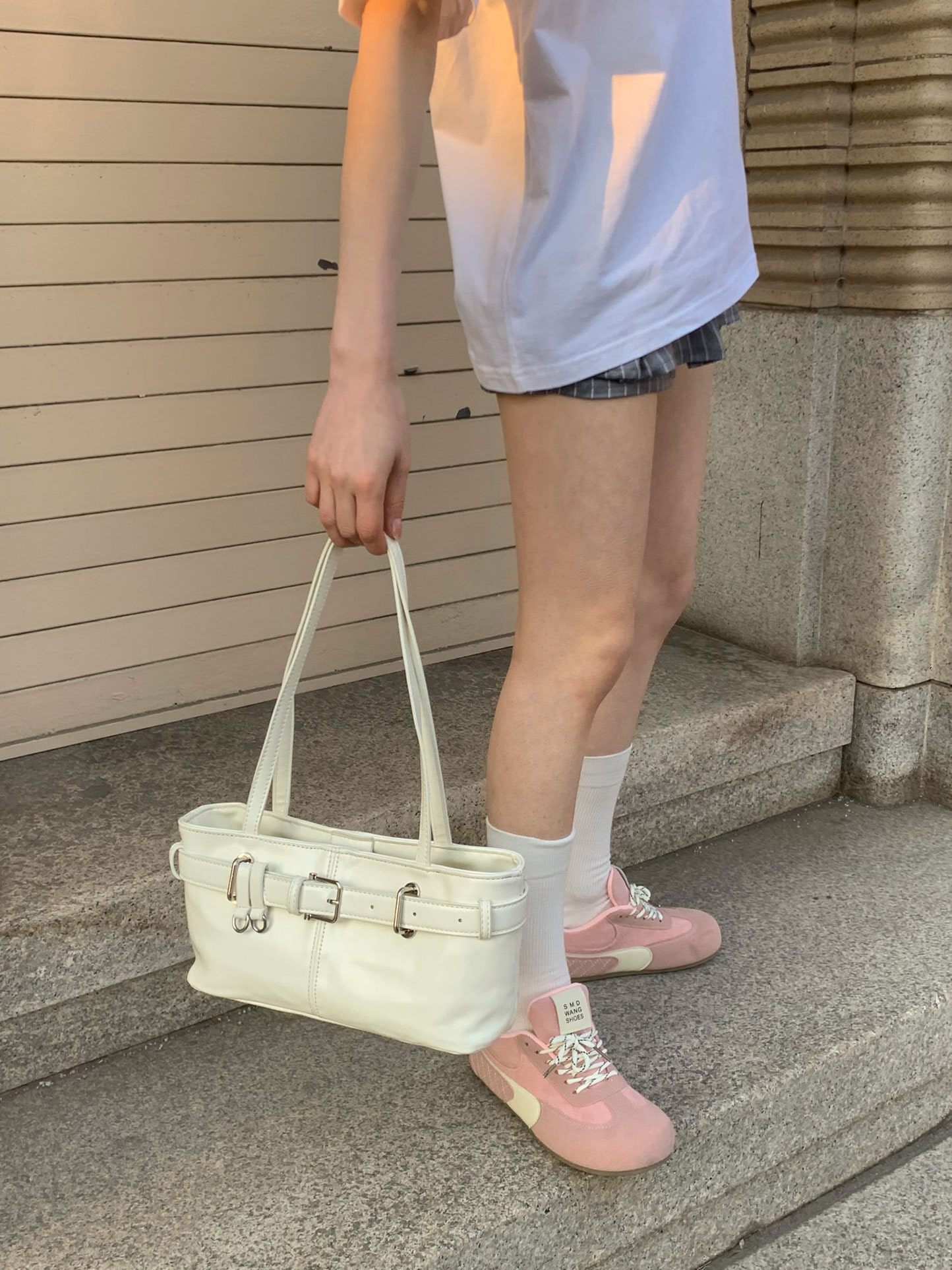 [EFT./고퀄리티 ] 온니즈 고리 벨트 버클 스퀘어 숄더백 : 편한슈즈