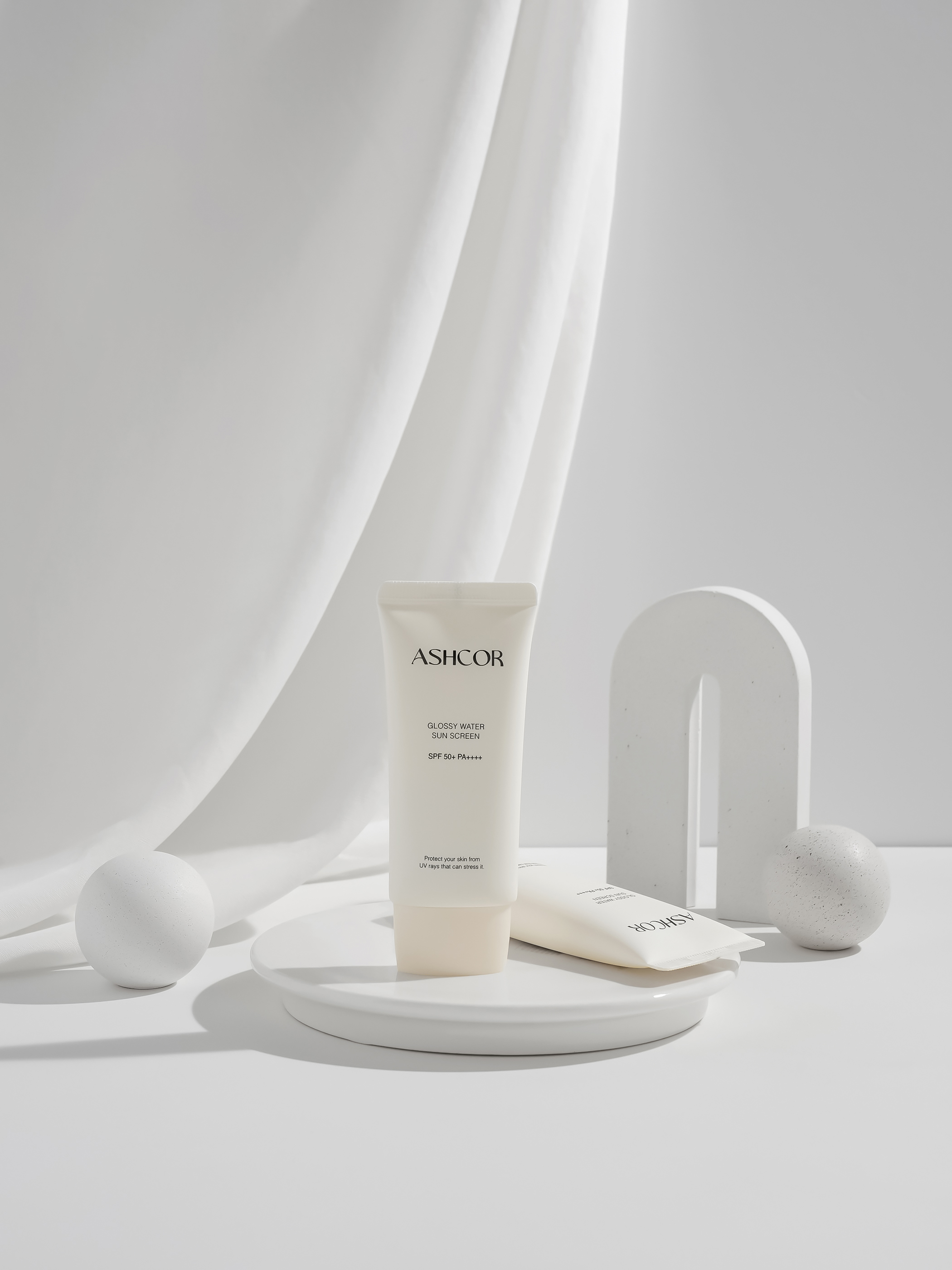 애쉬코르 글로시 워터 선 40ml SPF50+ 물광 비자극 수분 미백 주름개선 자외선차단 - 상세 이미지 2