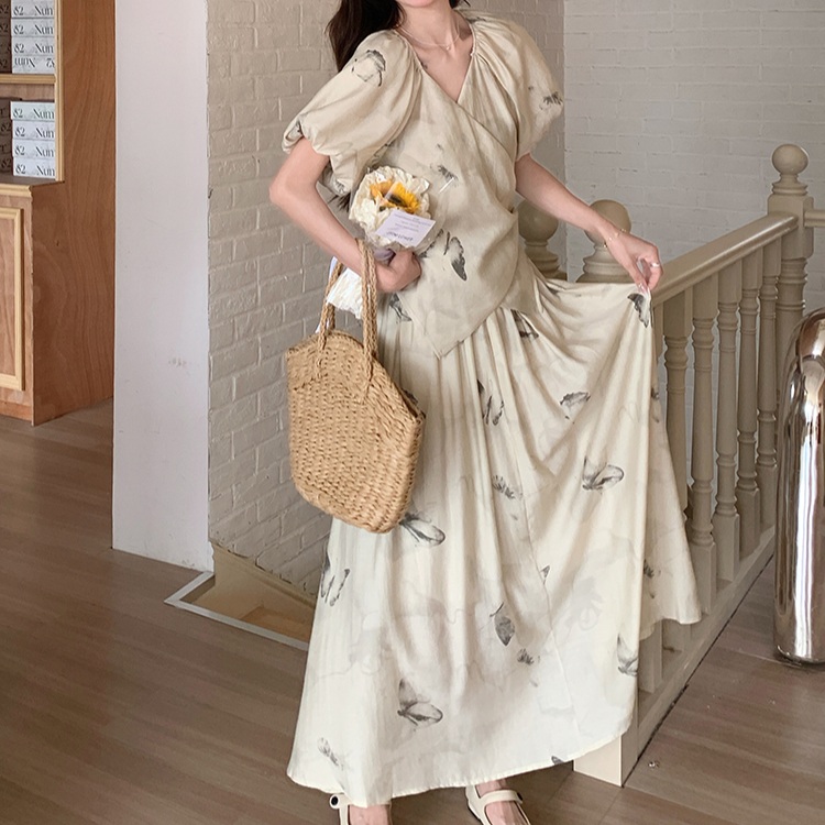 브이넥퍼프반팔블라우스 롱스커트 세트 베이지 꽃패턴 고급 클래식 허리슬림 루즈핏 디자인 여름 - 상세 이미지 3