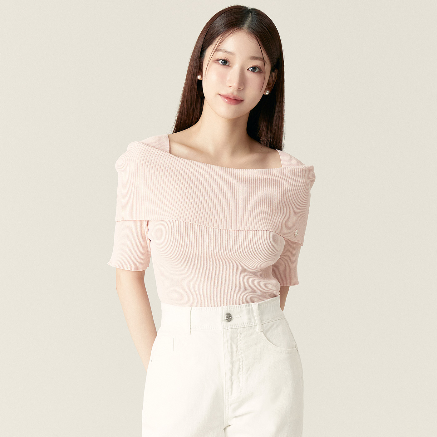 로엠 오프숄더 반팔 스웨터 RMKAF24R12 - 메인 이미지