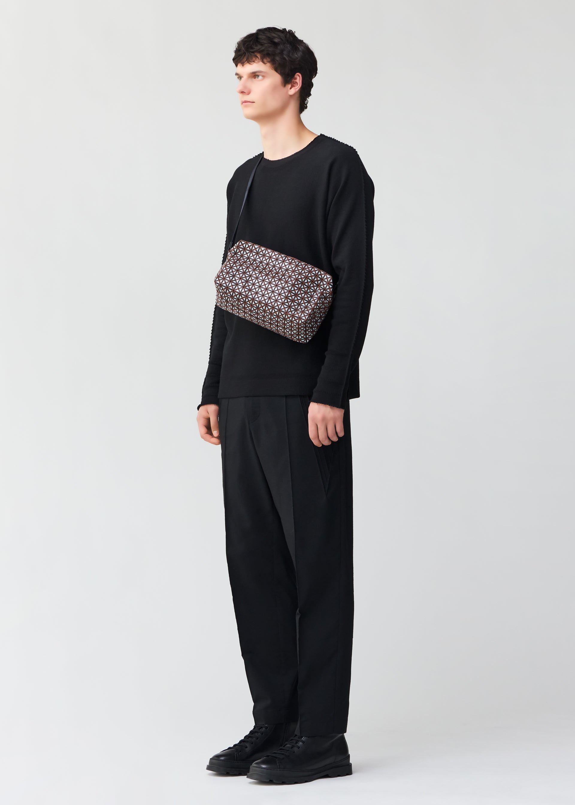 바오바오 숄더백 SADDLE BAG ROUGH AG421