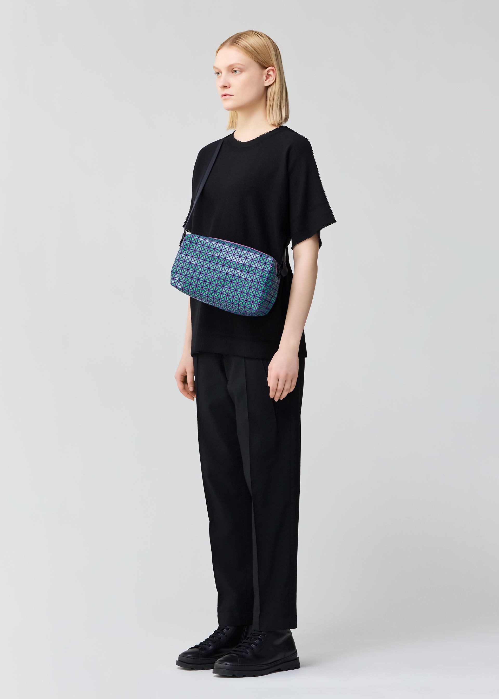 바오바오 숄더백 SADDLE BAG ROUGH AG421