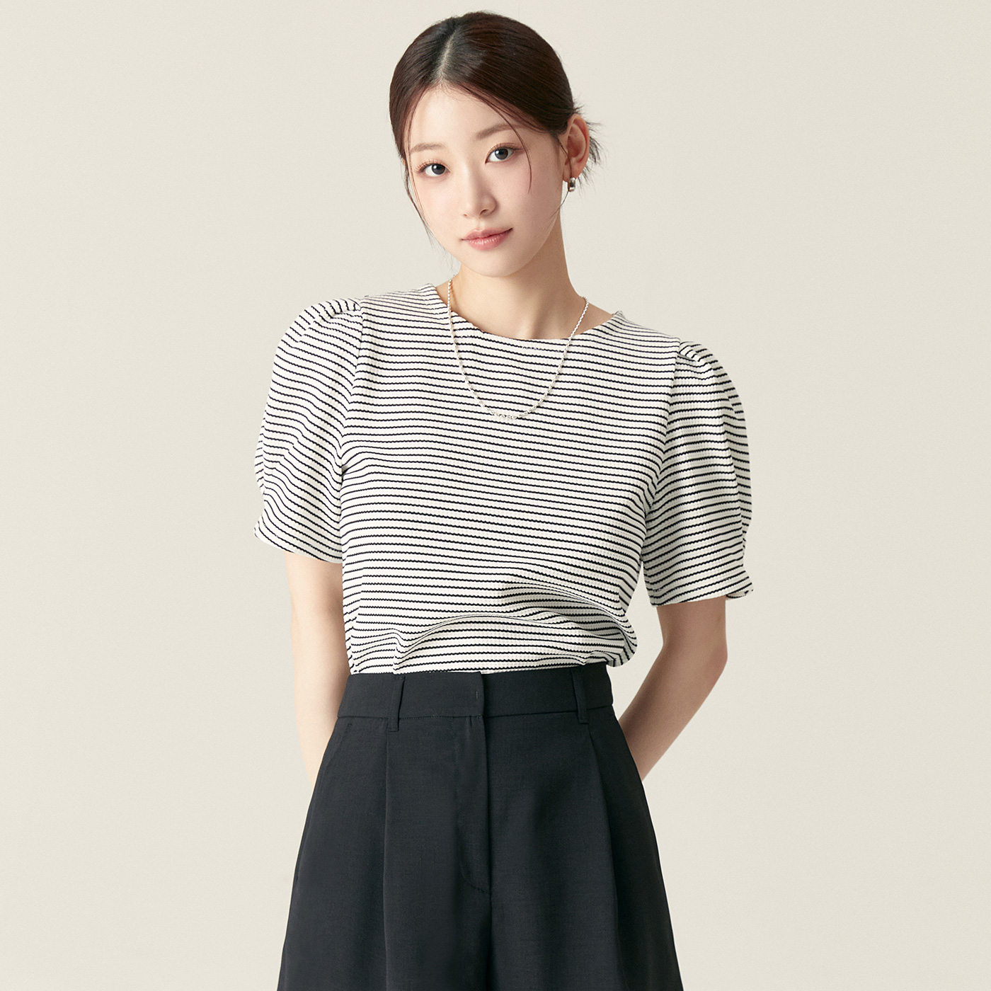 로엠 퍼프 반팔 티셔츠 RMHWF24R11 - 상세 이미지 2