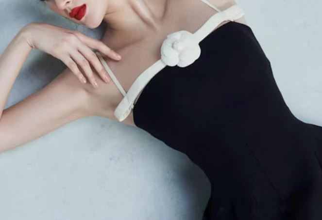 플라워 포인트 슬릿 블랙 드레스 끈 원피스 하객 셀프웨딩 데일리룩 - 상세 이미지 2