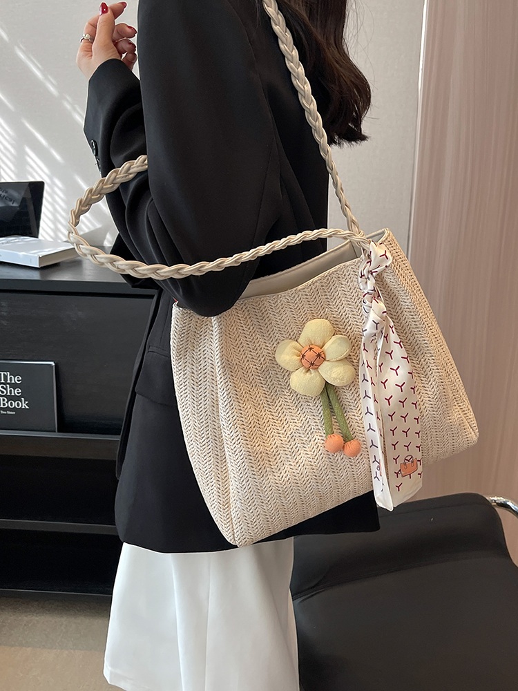 꽃장식 왕골 여름 바캉스 토트백 숄더백 수납력 좋은 데일리백 베이지 - 상세 이미지 3