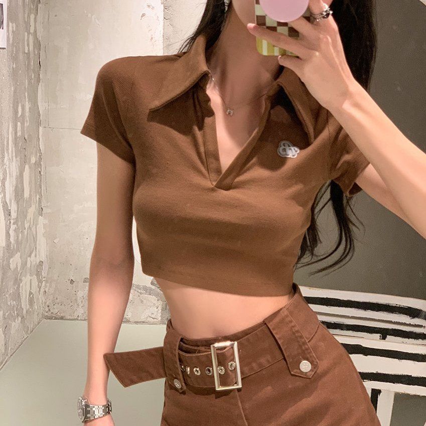 봄 여름 데일리 스트릿 골지 스판 슬림핏 반팔 카라 브이넥 B로고 크롭티 브라운 - 상세 이미지 2