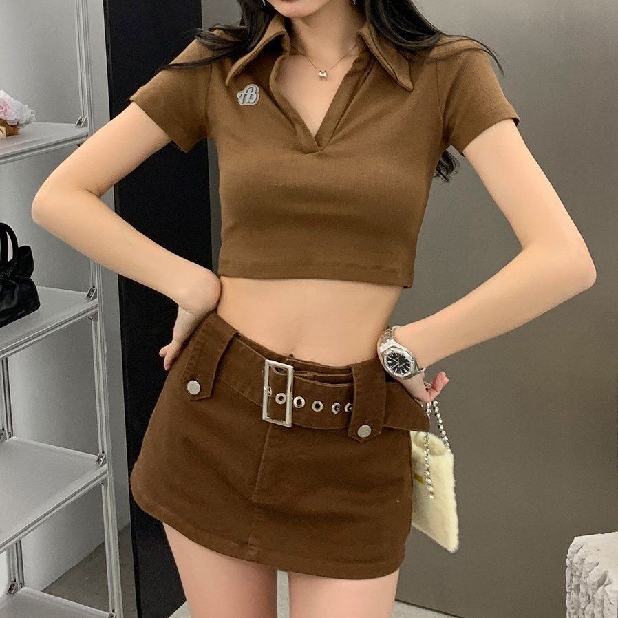 봄 여름 데일리 스트릿 골지 스판 슬림핏 반팔 카라 브이넥 B로고 크롭티 브라운 - 상세 이미지 3