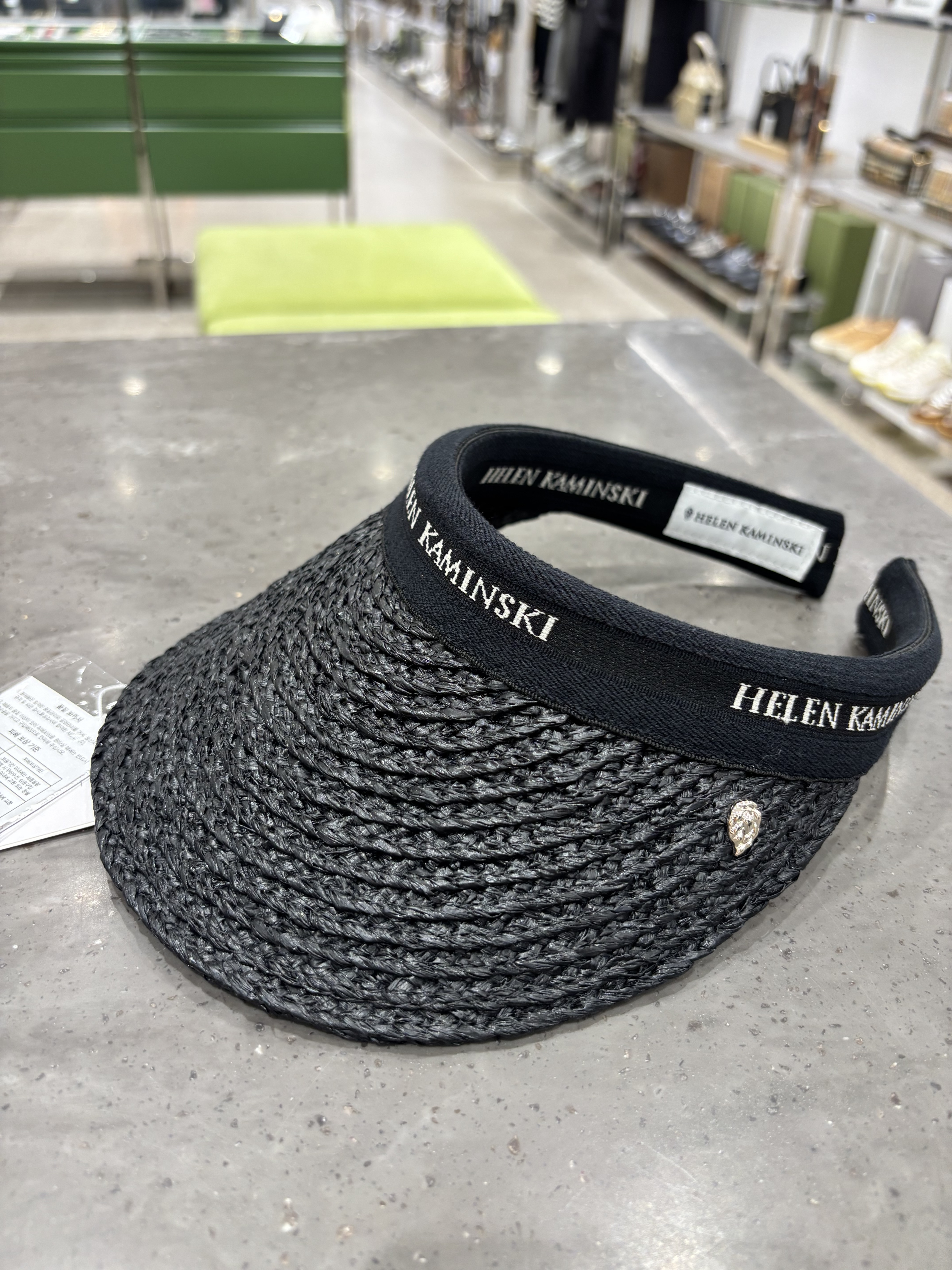 헬렌 카민스키 FW24 여성 마리나 썬바이저 / HAT50318 CHARCOAL BLACK LOGO(112639) : NC 순천점 비아델루쏘