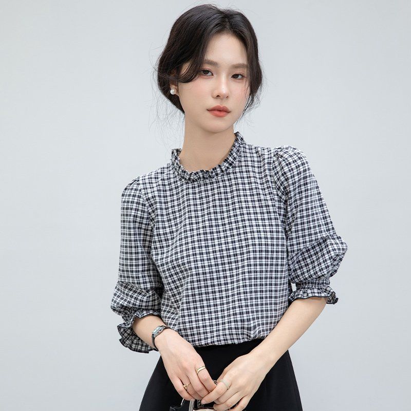 봄 여름 간절기 여성 약간루즈핏 얇은 체크 반팔 셔링 블라우스 데일리룩 블랙 - 상세 이미지 2