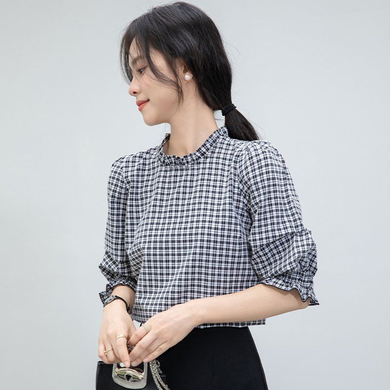 봄 여름 간절기 여성 약간루즈핏 얇은 체크 반팔 셔링 블라우스 데일리룩 블랙 - 상세 이미지 3