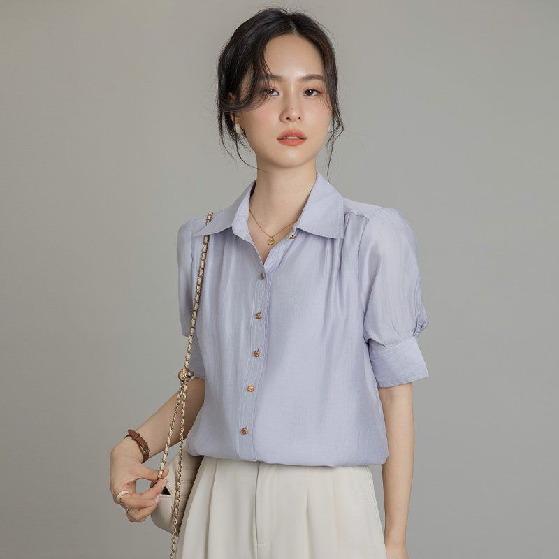 봄 여름 간절기 여성 약간 루즈핏 얇은 스트라이프 퍼프소매 카라 블라우스 데일리룩 라일락 - 상세 이미지 2