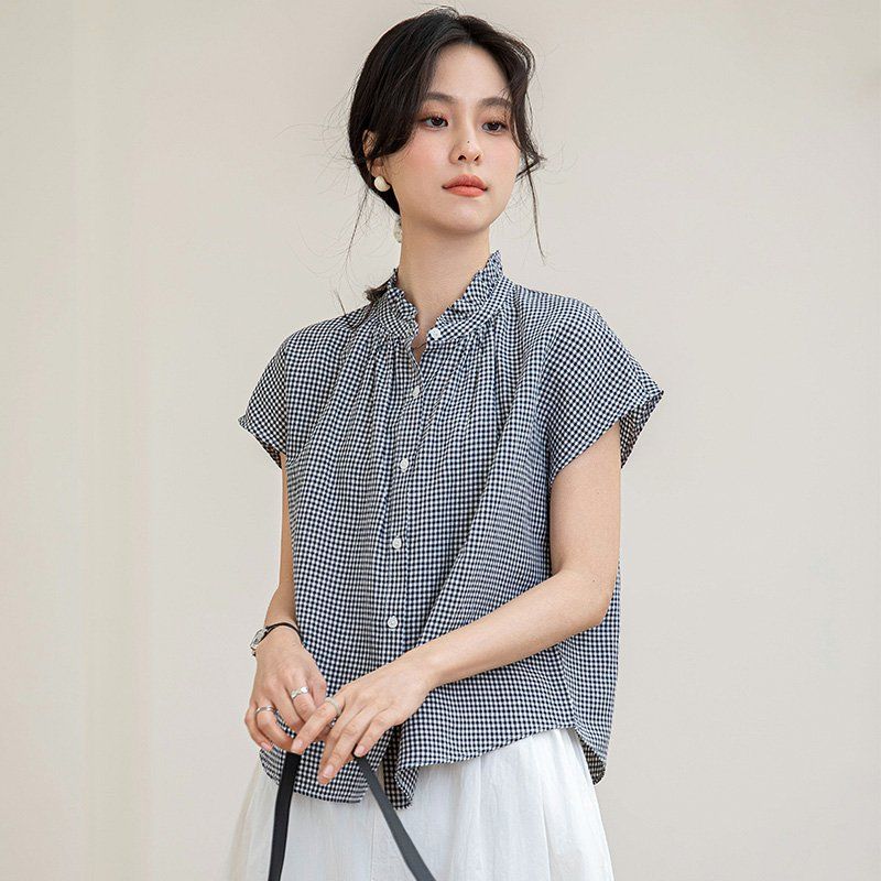 여름 여성 약간 루즈핏 깅엄체크 셔링 프릴 반팔 블라우스 데일리룩 블랙 화이트 체크 - 상세 이미지 2
