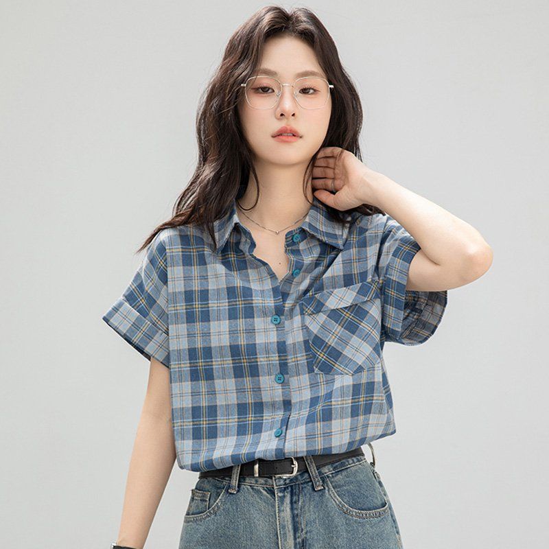 봄 여름 간절기 여성 약간루즈핏 얇은 체크 반팔 카라 셔츠 블라우스 데일리 블루 - 메인 이미지