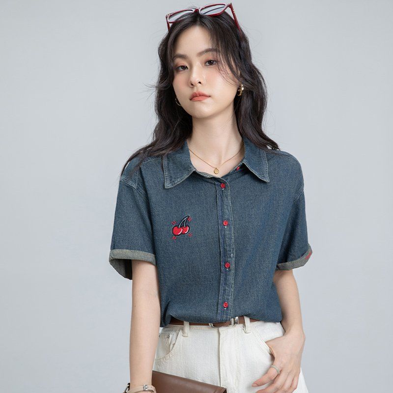 여름 간절기 여성 약간 루즈핏 데님 반팔 자수 카라 셔츠 데일리 블라우스 블루 - 상세 이미지 3