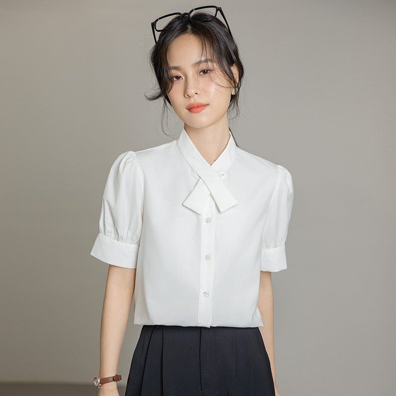 봄 여름 간절기 여성 약간루즈핏 얇은 핀턱 퍼프소매 카라 블라우스 데일리룩 화이트 - 메인 이미지
